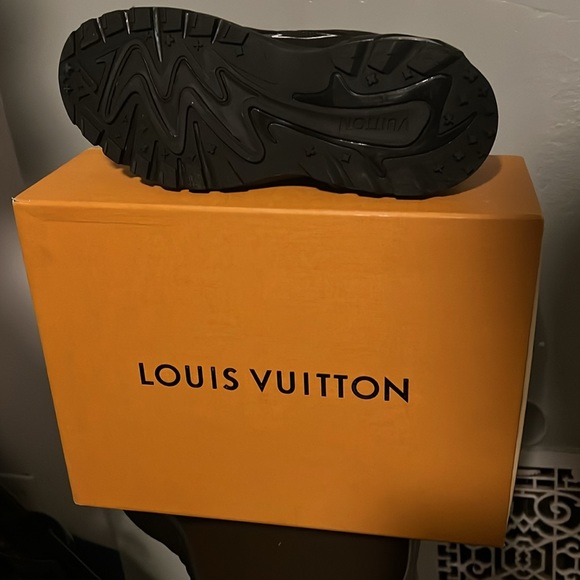 Louis Vuitton TIME OUT SNEAKERS size 7 in men - Picture 2 of 4